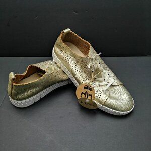 NWT Yokono Spain Ladies Size 40 (approx. 9 US) Gold Tone Leather Upper Sneakers